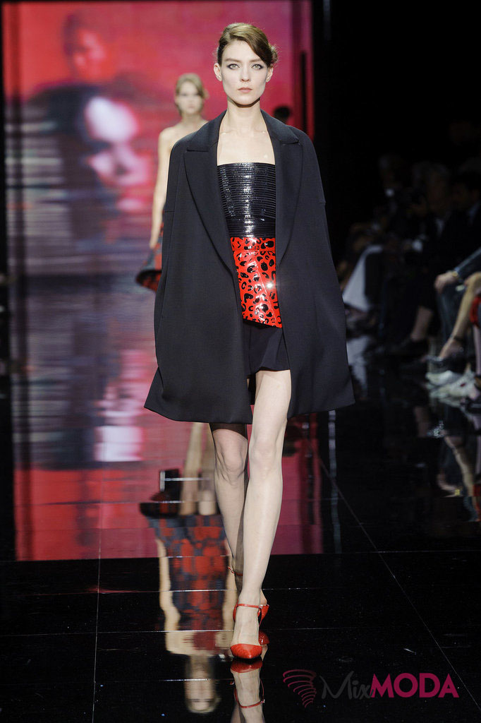 Giorgio-Armani-Prive-Haute-Couture-Fall-2014-13