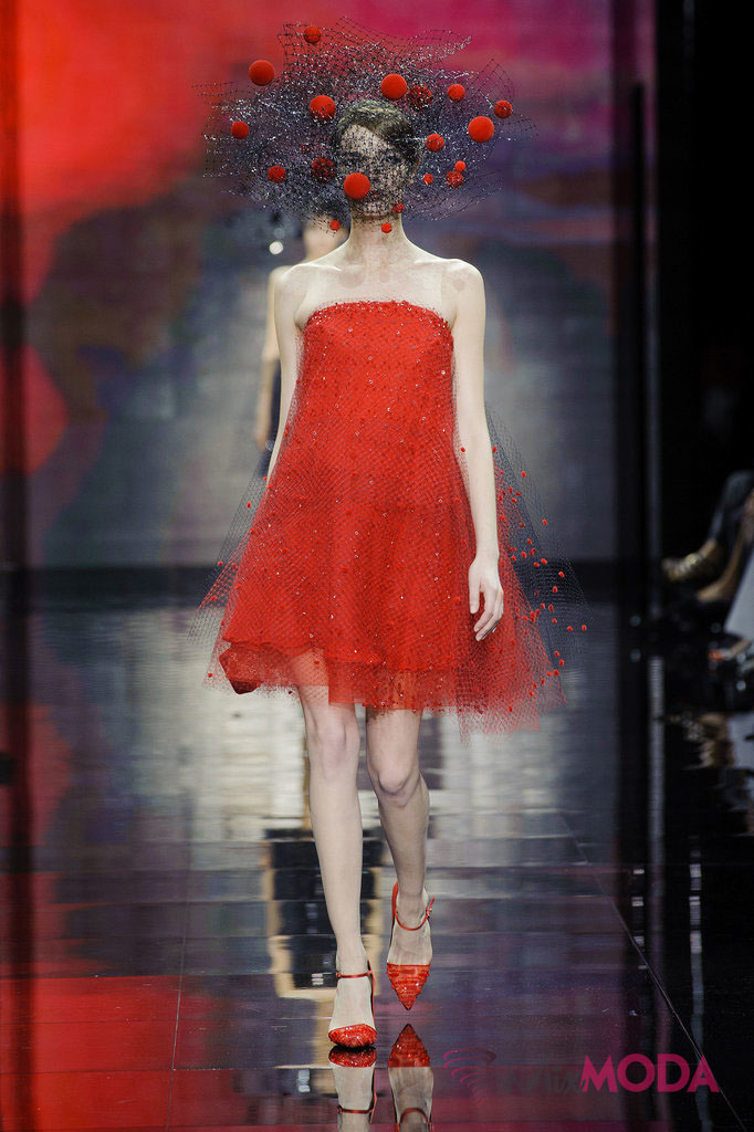 Giorgio-Armani-Prive-Haute-Couture-Fall-2014-18
