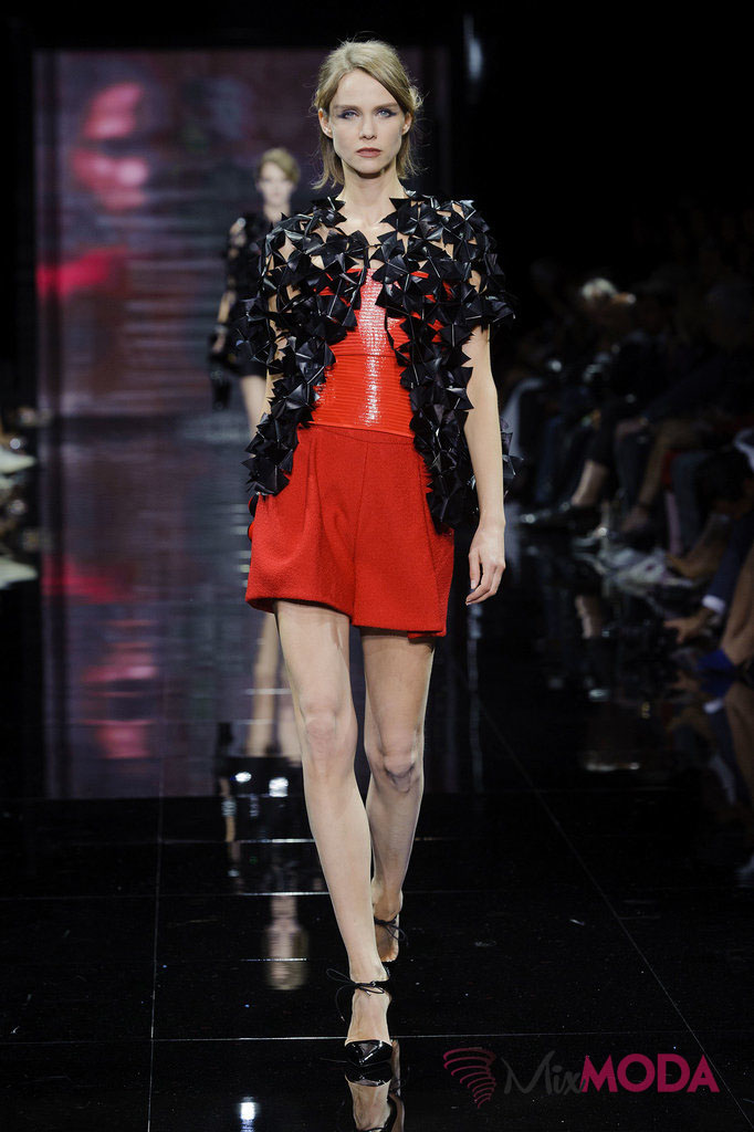 Giorgio-Armani-Prive-Haute-Couture-Fall-2014-19