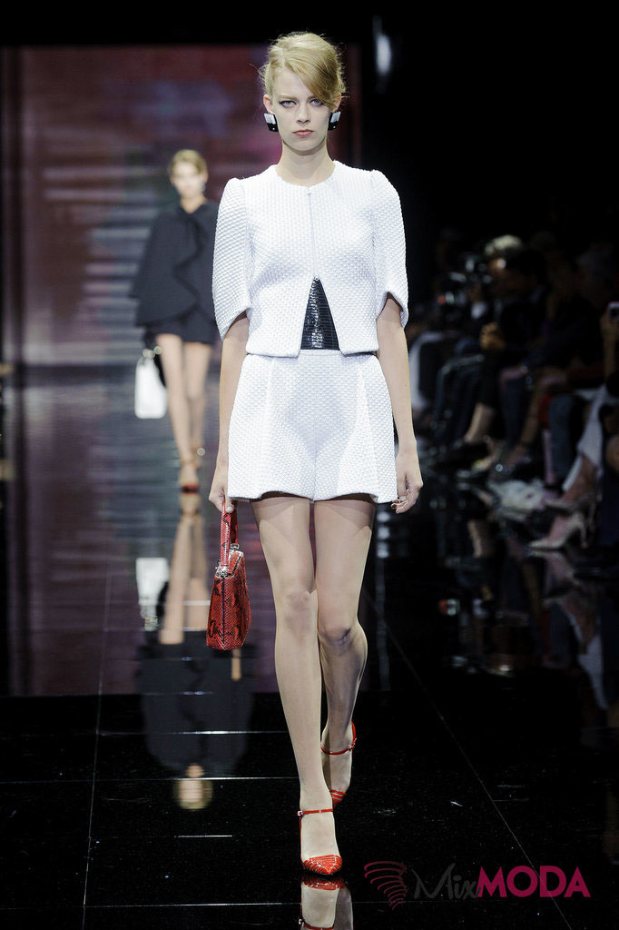 Giorgio-Armani-Prive-Haute-Couture-Fall-2014-2
