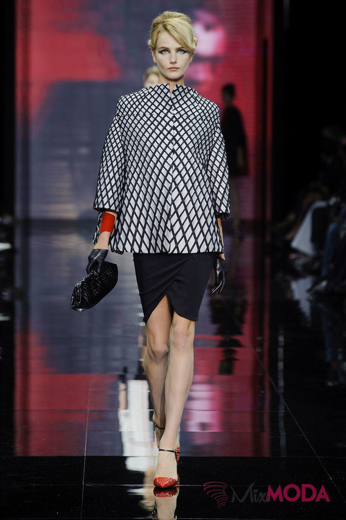 Giorgio-Armani-Prive-Haute-Couture-Fall-2014-24