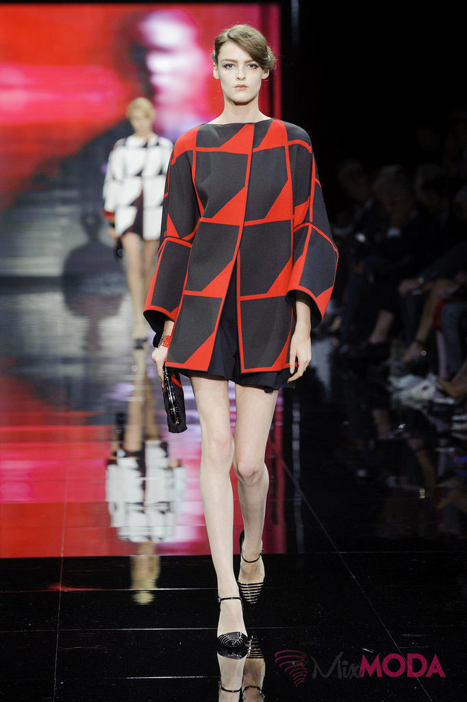 Giorgio-Armani-Prive-Haute-Couture-Fall-2014-32
