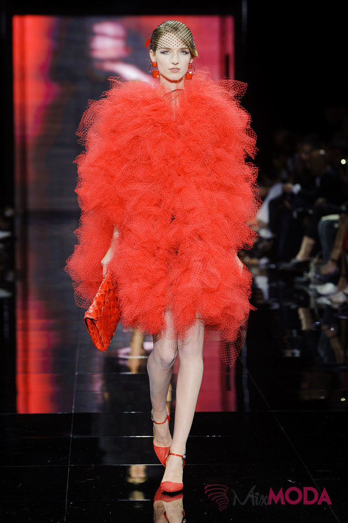 Giorgio-Armani-Prive-Haute-Couture-Fall-2014-35