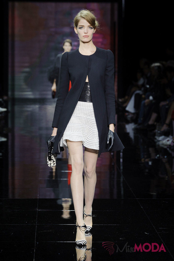 Giorgio-Armani-Prive-Haute-Couture-Fall-2014-47