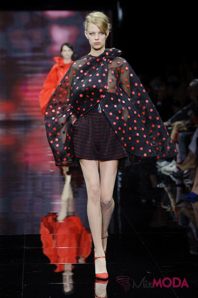 Giorgio-Armani-Prive-Haute-Couture-Fall-2014-48