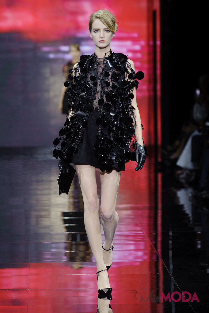 Giorgio-Armani-Prive-Haute-Couture-Fall-2014-52