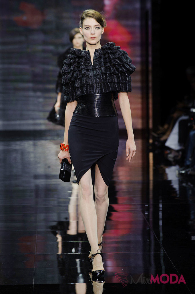 Giorgio-Armani-Prive-Haute-Couture-Fall-2014-53