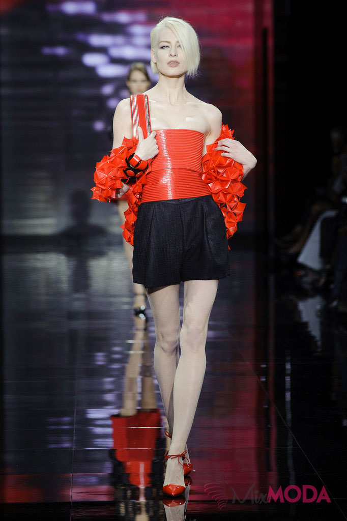 Giorgio-Armani-Prive-Haute-Couture-Fall-2014-56