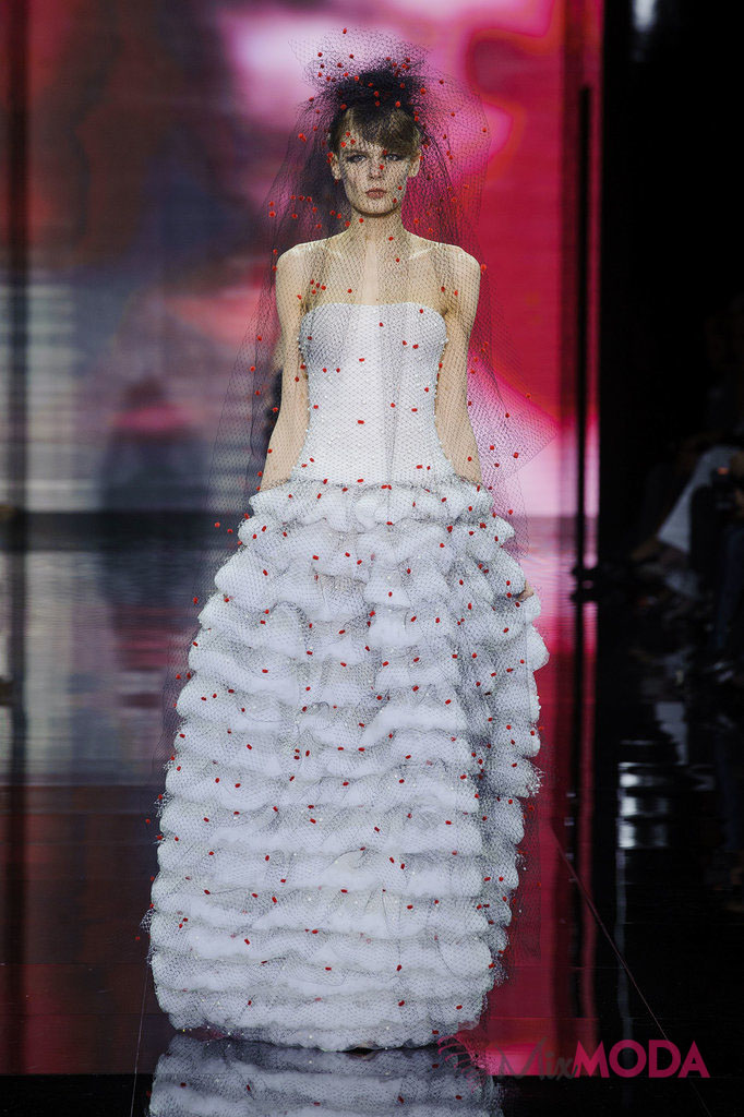 Giorgio-Armani-Prive-Haute-Couture-Fall-2014-62